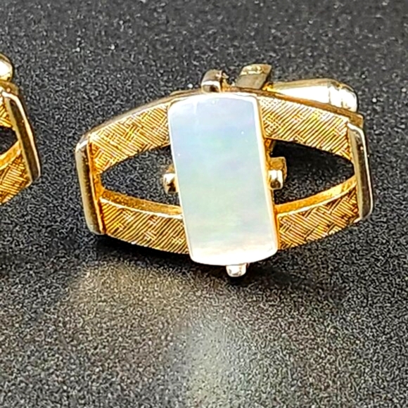 Elegant Swank Gold-Toned Cufflinks with Mother of Pearl Inlay – Vintage Style - Picture 2 of 6